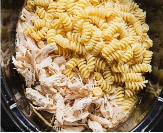 Crockpot Garlic Parmesan Chicken Pasta