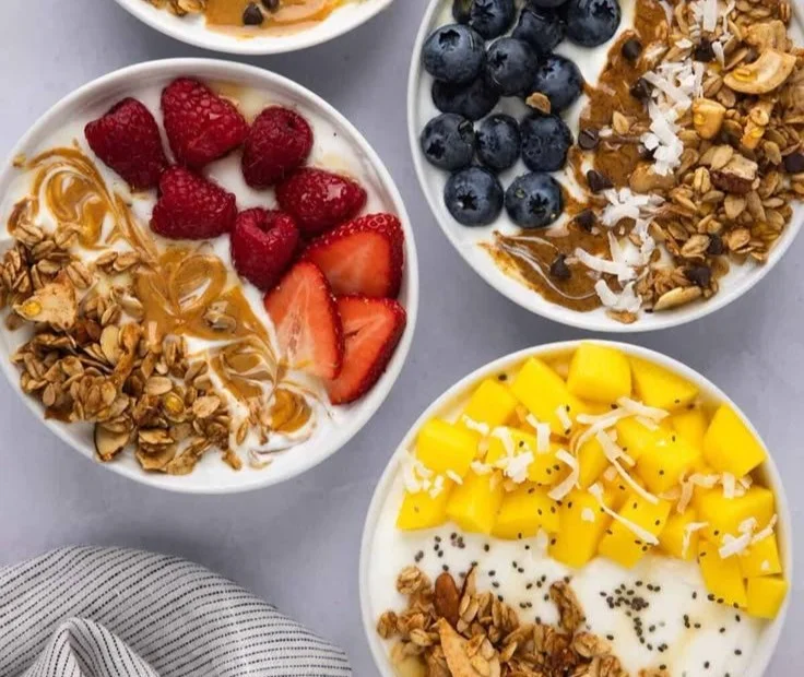 Easy Yogurt Granola Bowls 2 Easy Yogurt Granola Bowls