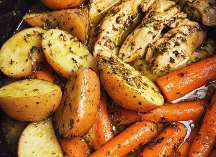 Slow Cooker Garlic Butter Chicken and Veggies