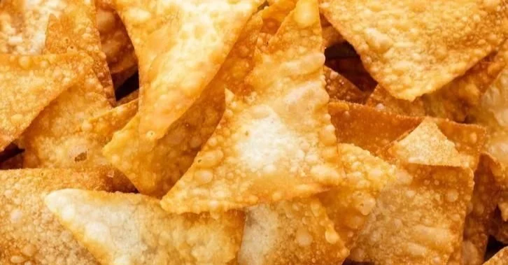 This cheesy baked crab rangoon dip is so easy to make and is served with golden fried wonton chips for dipping. Prepare …