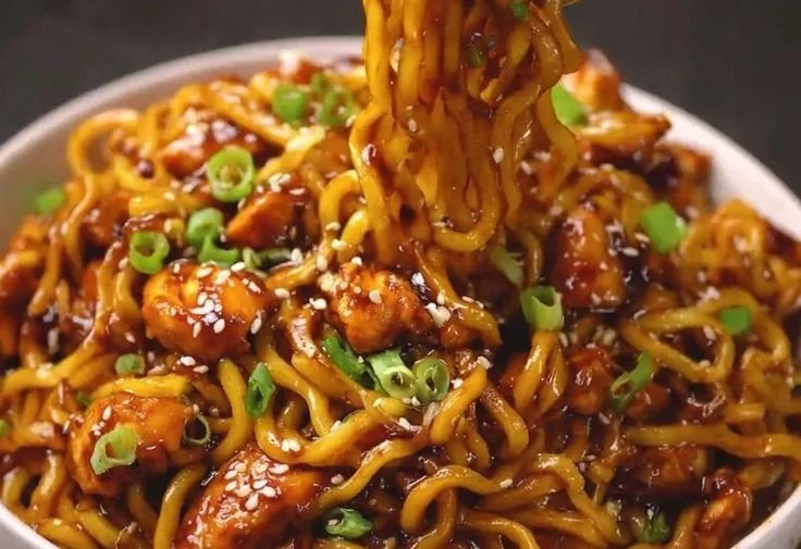 Sticky Garlic Chicken Noodles