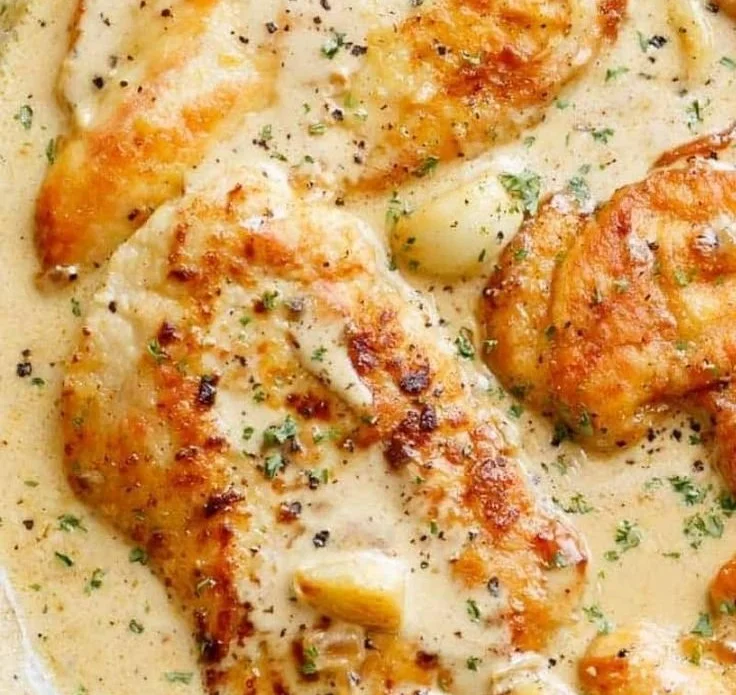 Chicken Breasts in Creamy Garlic Sauce 7 Chicken Breasts in Creamy Garlic Sauce