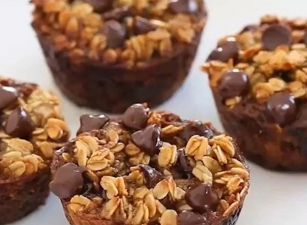 Healthy Banana Chocolate Chip Oatmeal Muffins